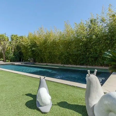 Magnificent Modern With Pool, Close To The Sea