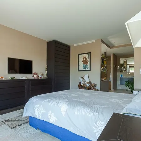 Villa Magnificent Modern With Pool, Close To The Sea *