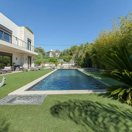 Magnificent Modern With Pool, Close To The Sea