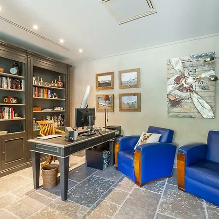 Villa Magnificent Modern With Pool, Close To The Sea *